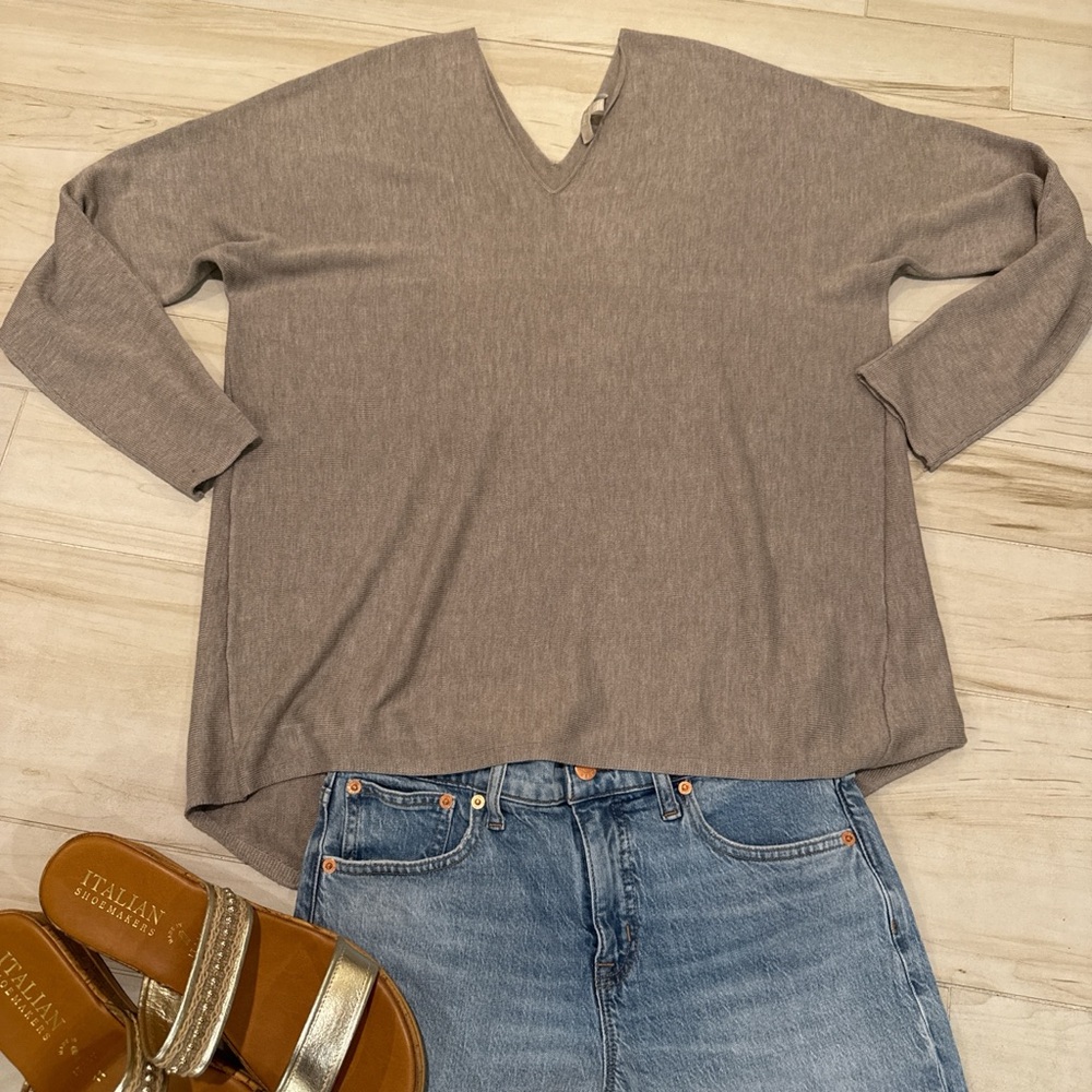 SOFT & EASY TO STYLE JOAN VASS CLAY CASHMERE‑BLEND V‑NECK SWEATER – SIZE L 🧡
